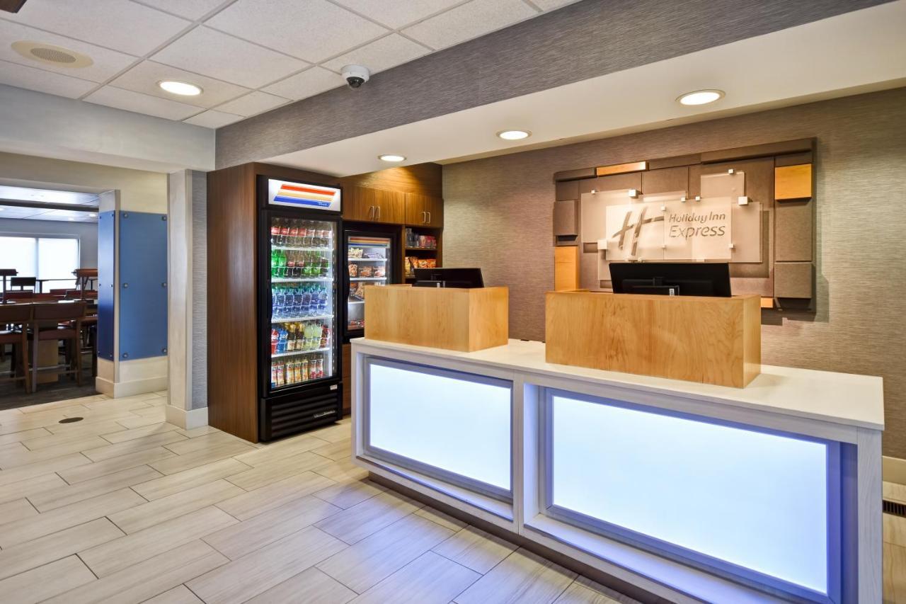 Holiday Inn Express Newport North - Middletown By Ihg Exterior photo