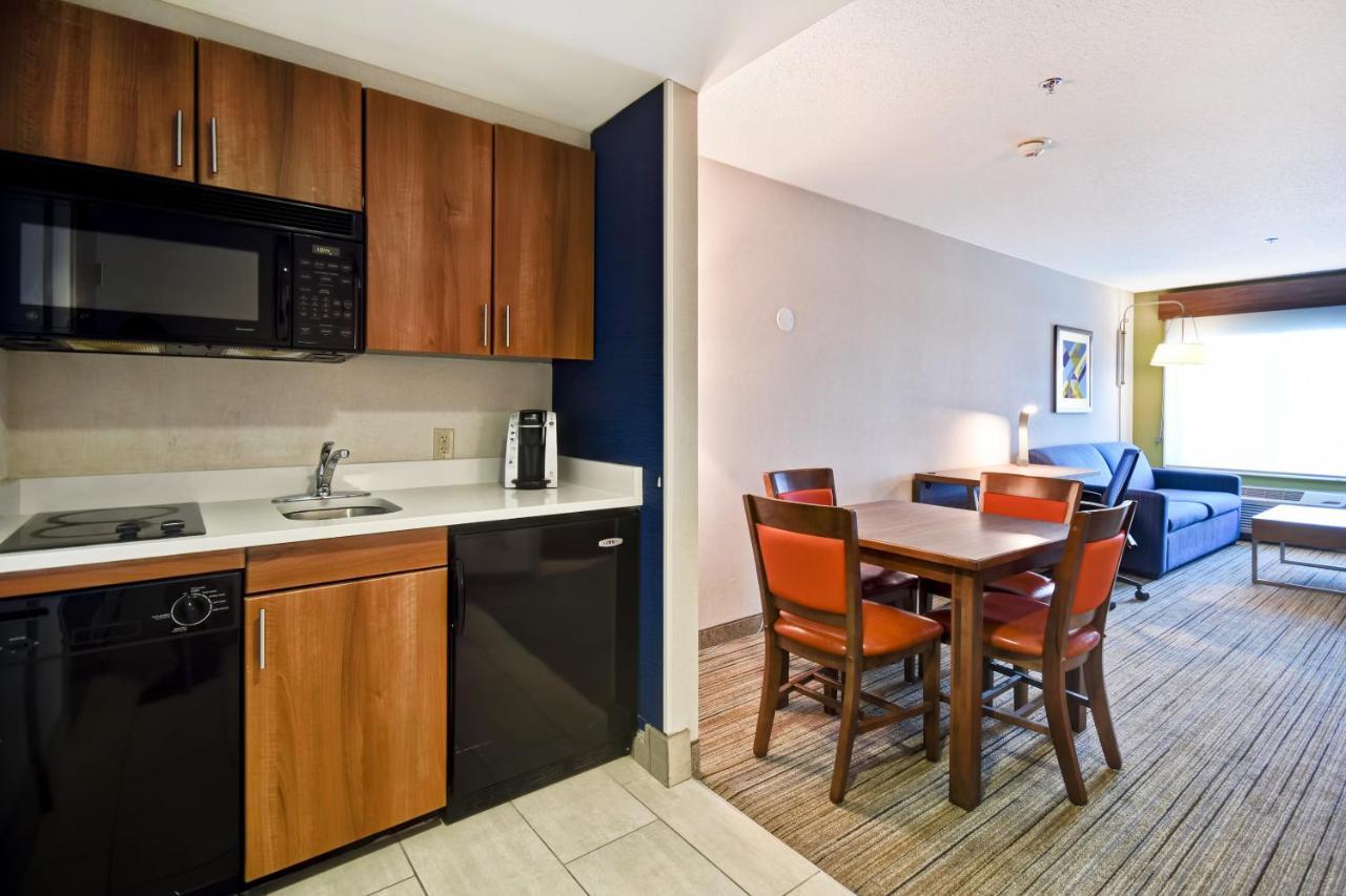 Holiday Inn Express Newport North - Middletown By Ihg Exterior photo