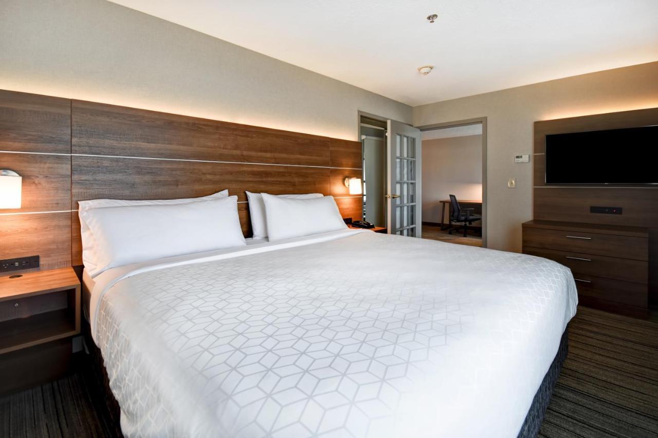Holiday Inn Express Newport North - Middletown By Ihg Exterior photo