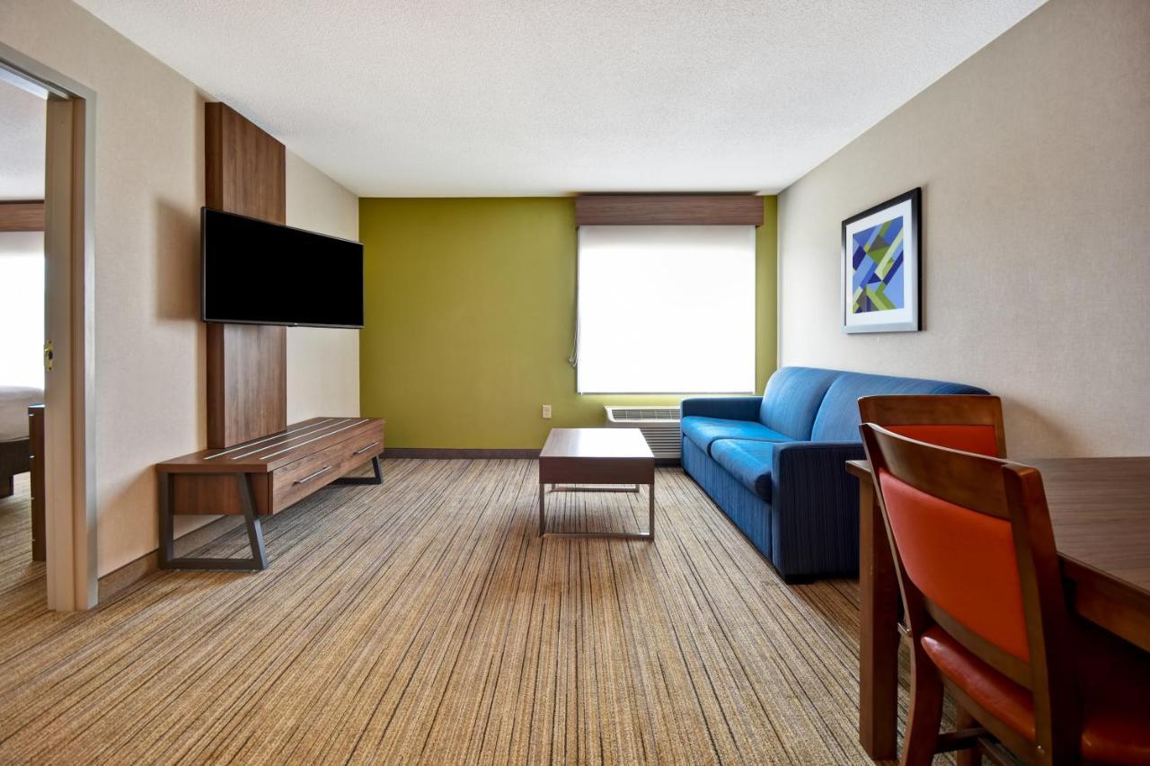 Holiday Inn Express Newport North - Middletown By Ihg Exterior photo