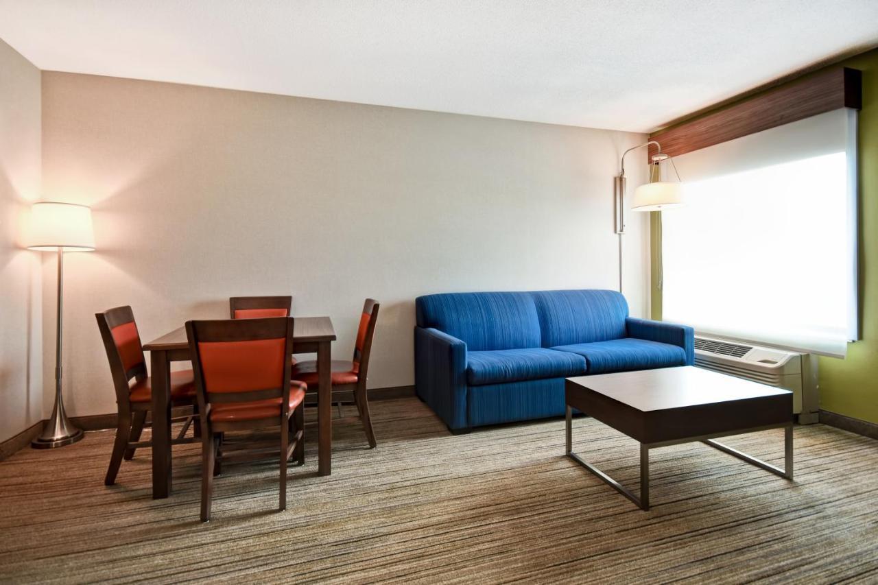 Holiday Inn Express Newport North - Middletown By Ihg Exterior photo