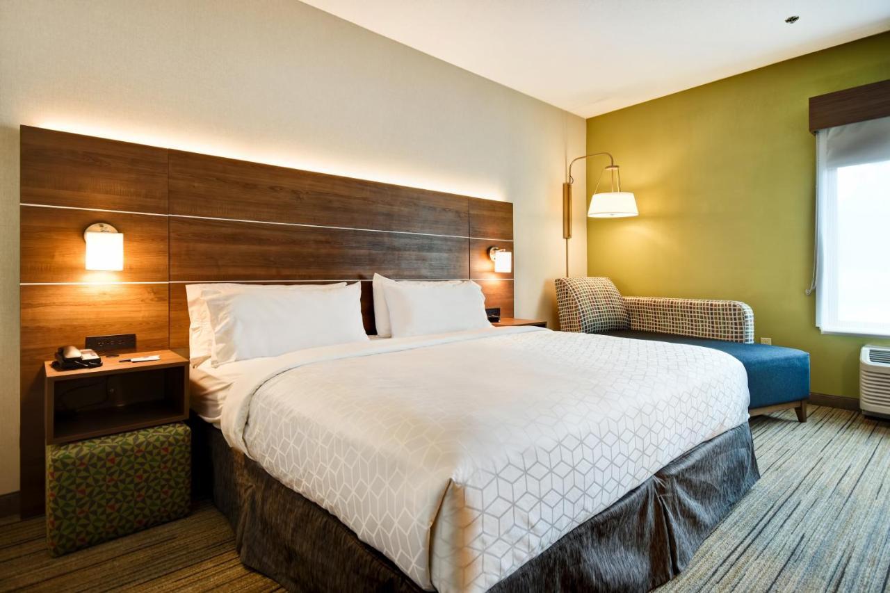 Holiday Inn Express Newport North - Middletown By Ihg Exterior photo