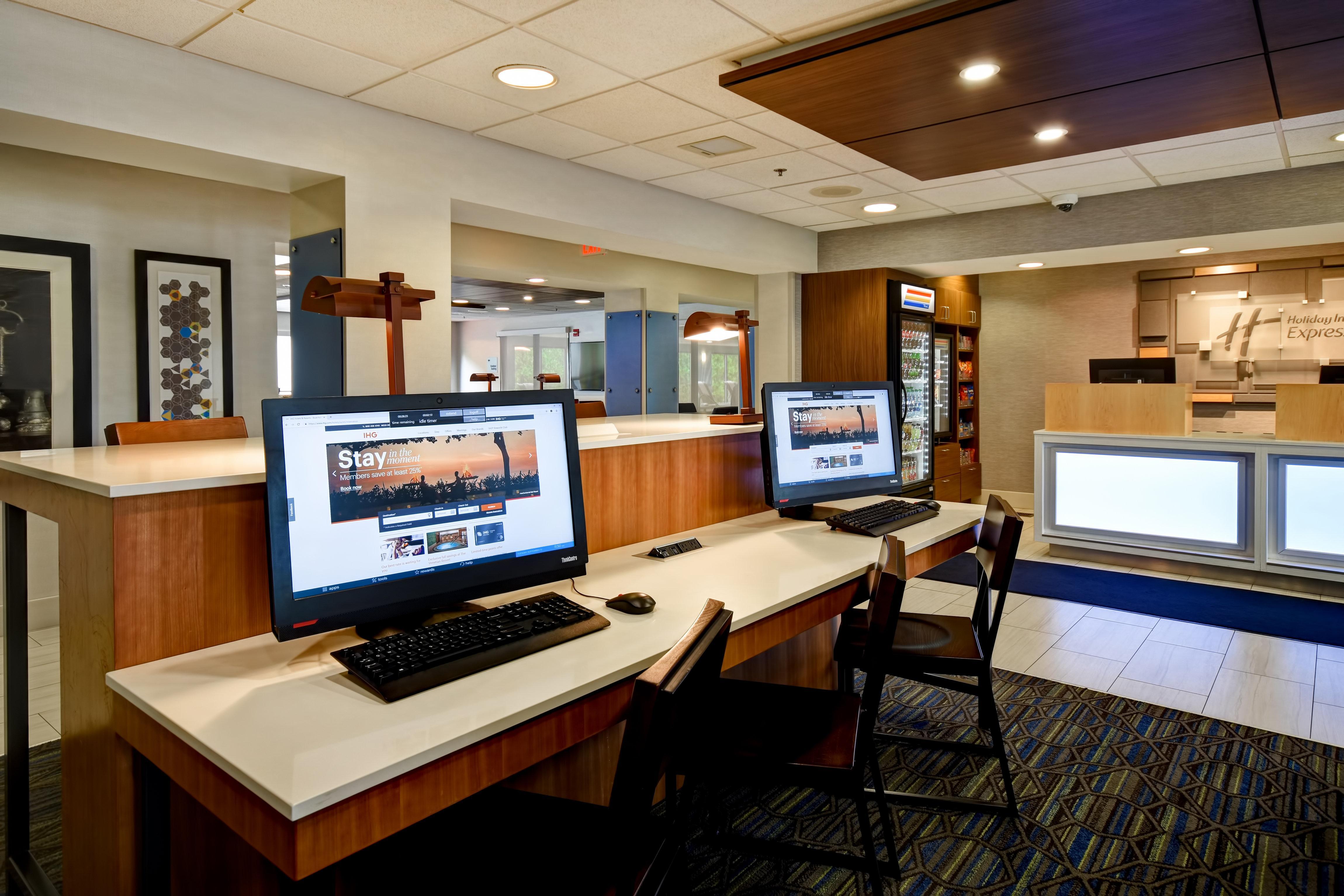 Holiday Inn Express Newport North - Middletown By Ihg Exterior photo