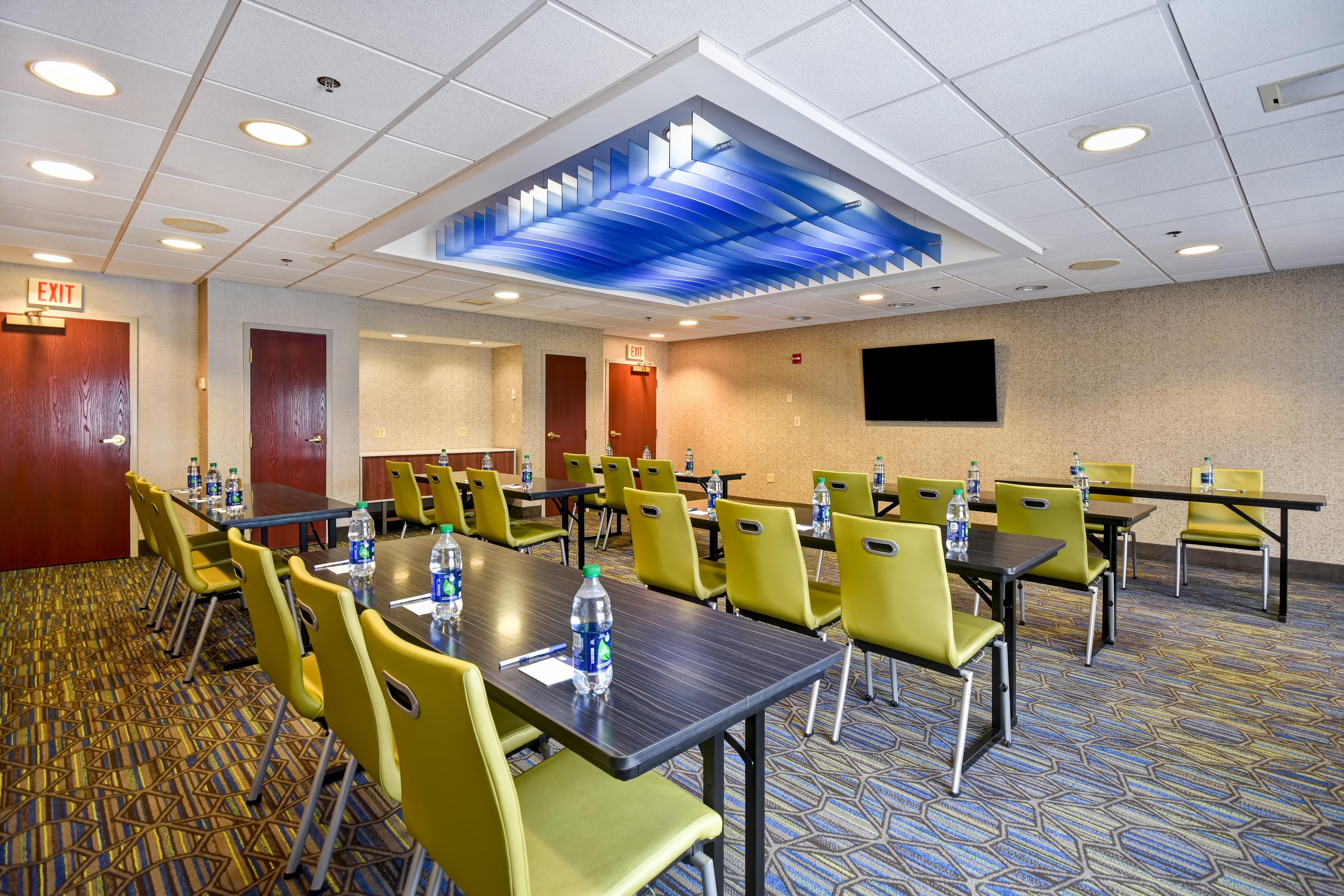 Holiday Inn Express Newport North - Middletown By Ihg Exterior photo