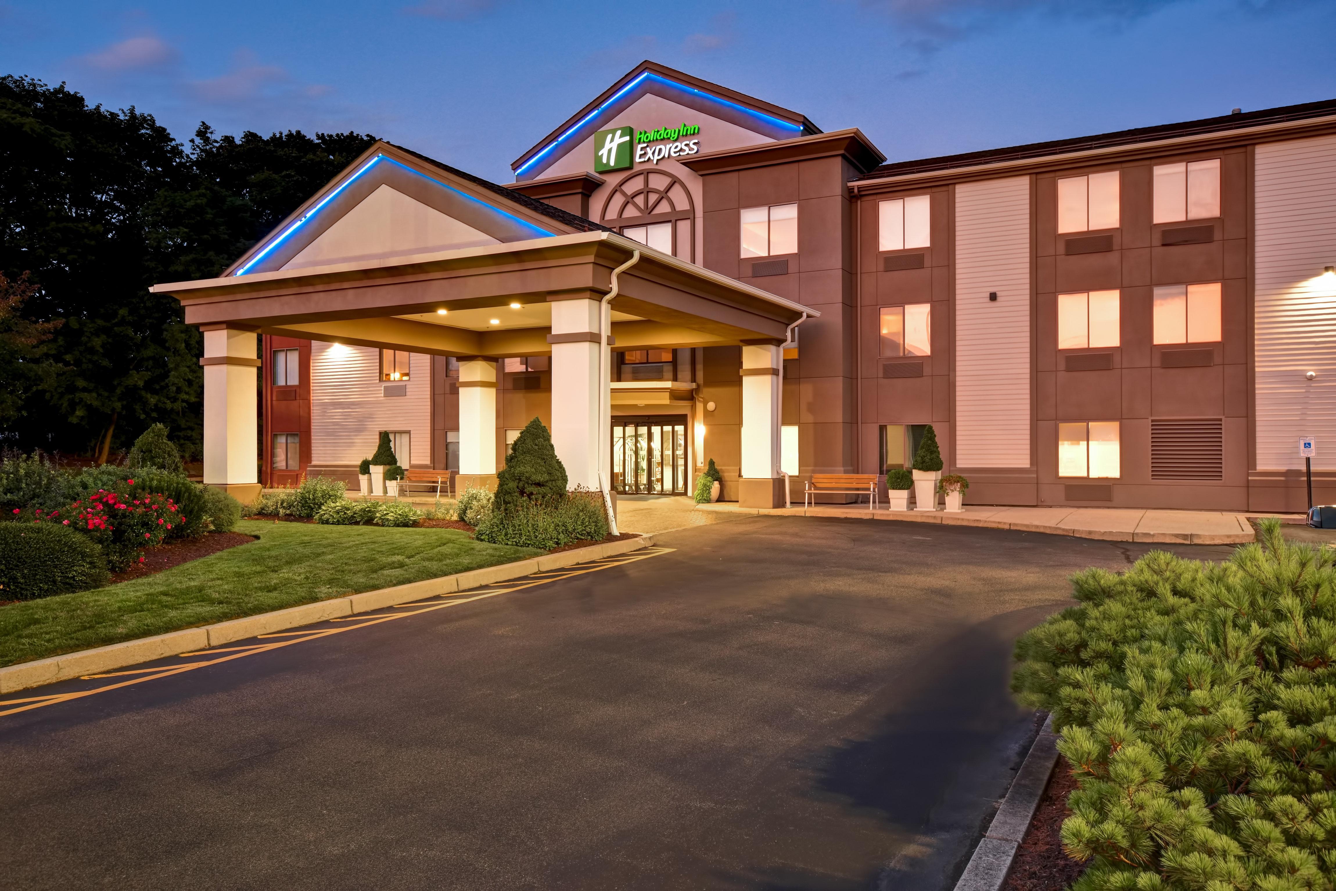 Holiday Inn Express Newport North - Middletown By Ihg Exterior photo