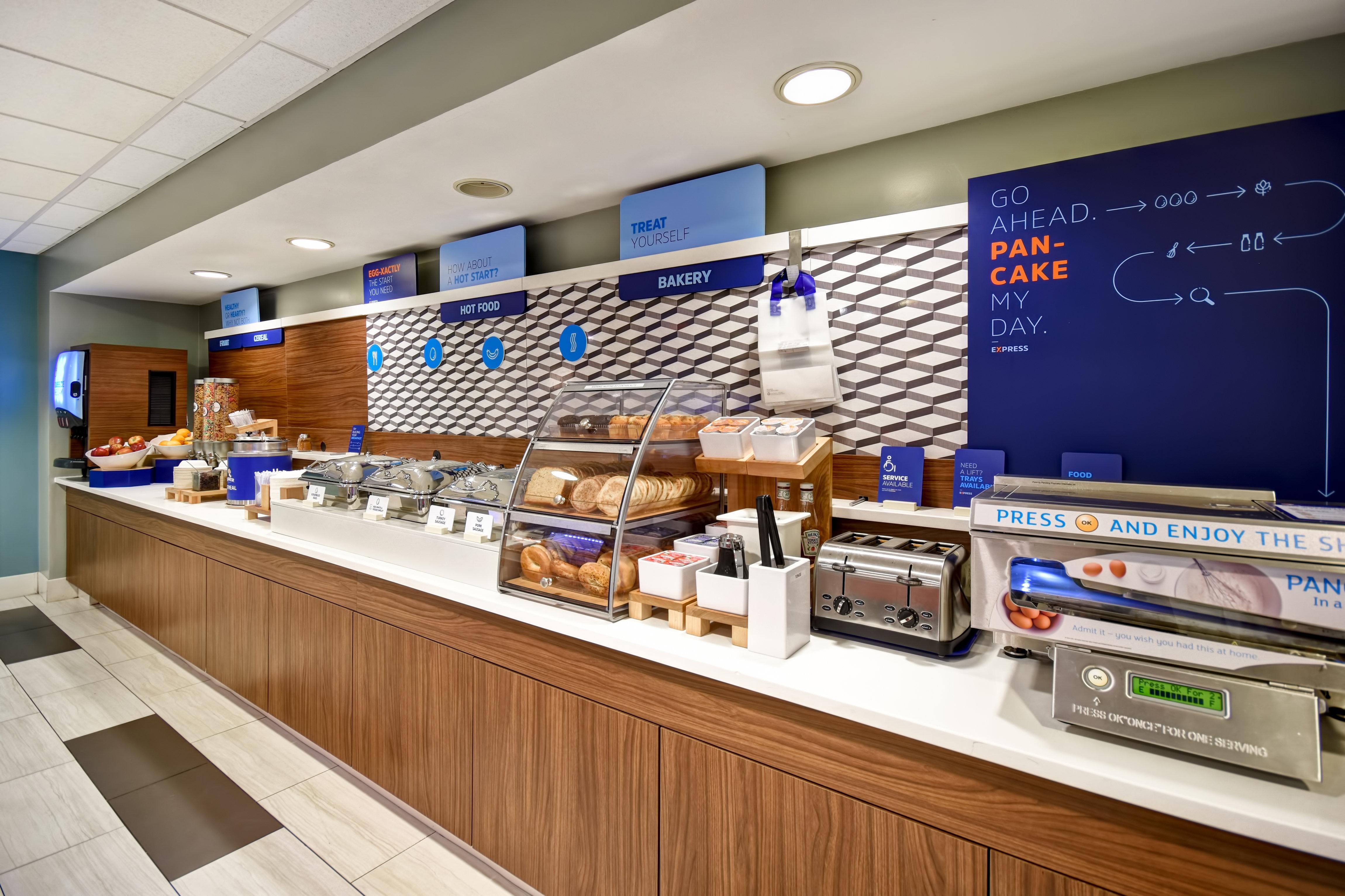 Holiday Inn Express Newport North - Middletown By Ihg Exterior photo