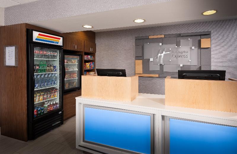Holiday Inn Express Newport North - Middletown By Ihg Exterior photo