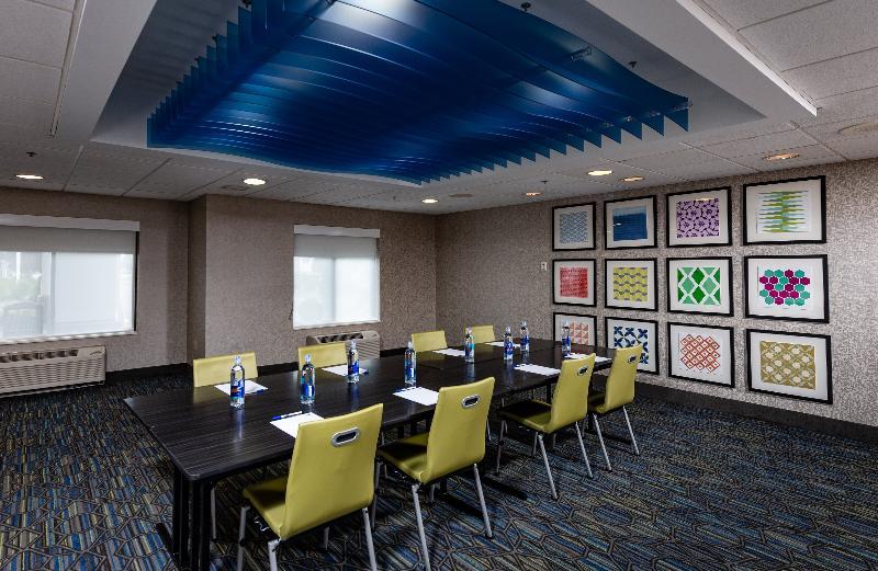 Holiday Inn Express Newport North - Middletown By Ihg Exterior photo